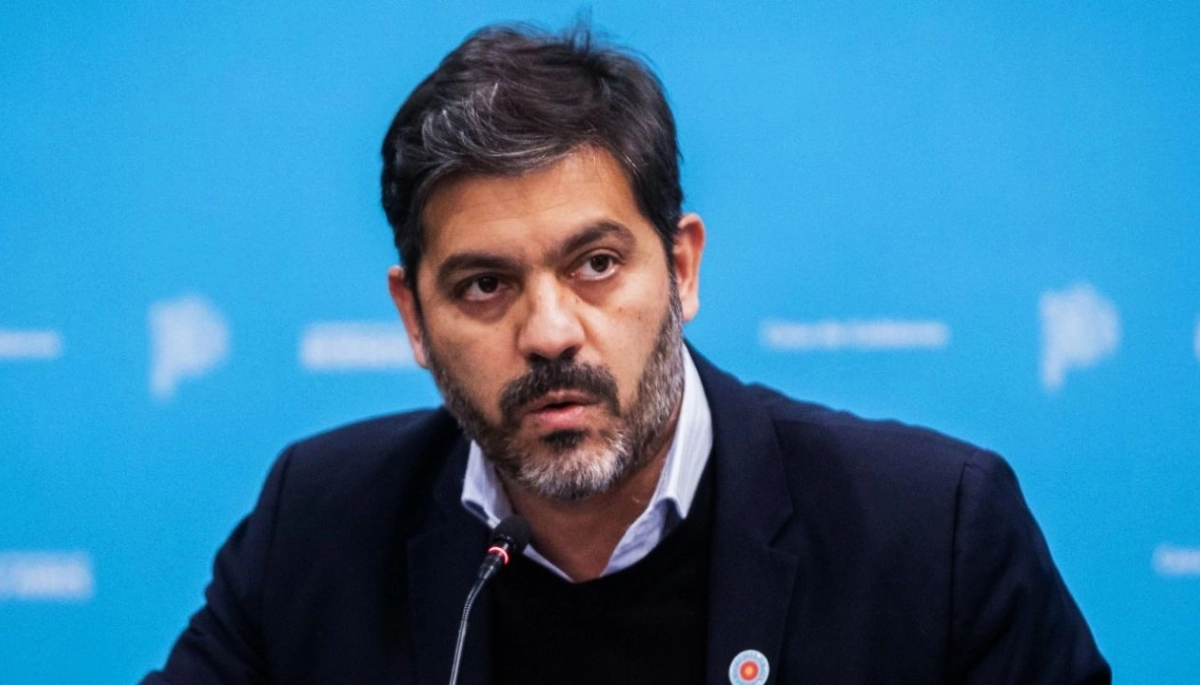 Bianco volvió a cruzar a Milei por sus dichos en Davos: “Es muy grave socialmente”
