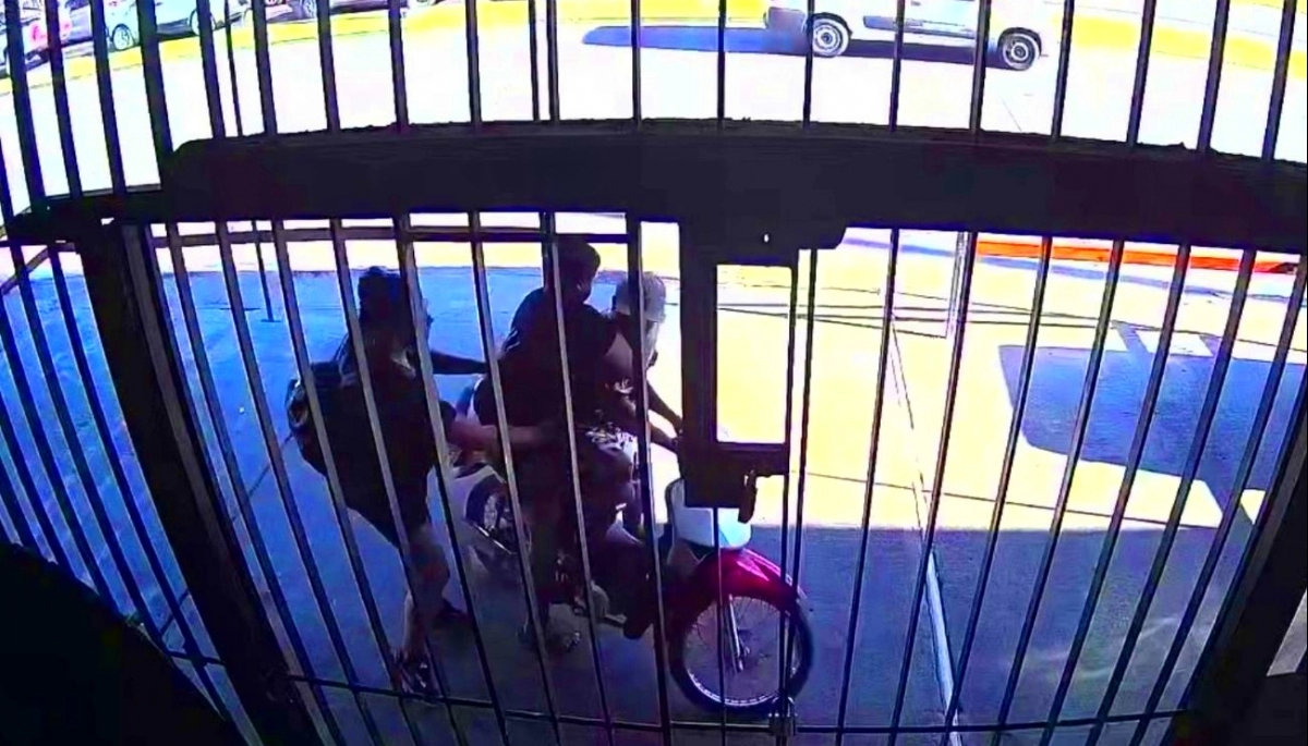 Conurbano descontrolado: llegaba a trabajar y un conocido de la zona le robó la moto en la ruta