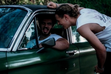 El gobierno de Kicillof denunció a militantes libertarios por vandalismo y utilizar un Falcon verde