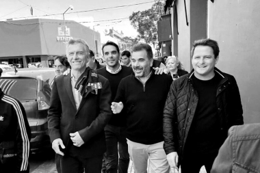Macri busca reunir de urgencia a la tropa bonaerense para detener la fuga de intendentes