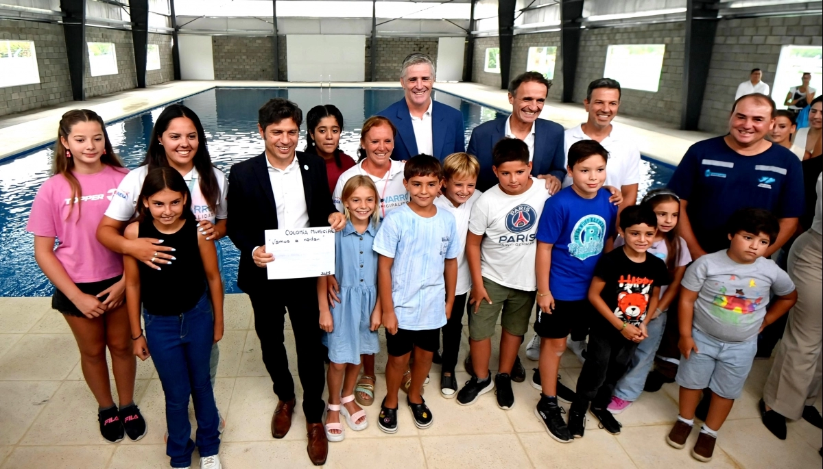 Sciaini estuvo presente en la inauguración del CAPS y apertura de natatorio en Navarro