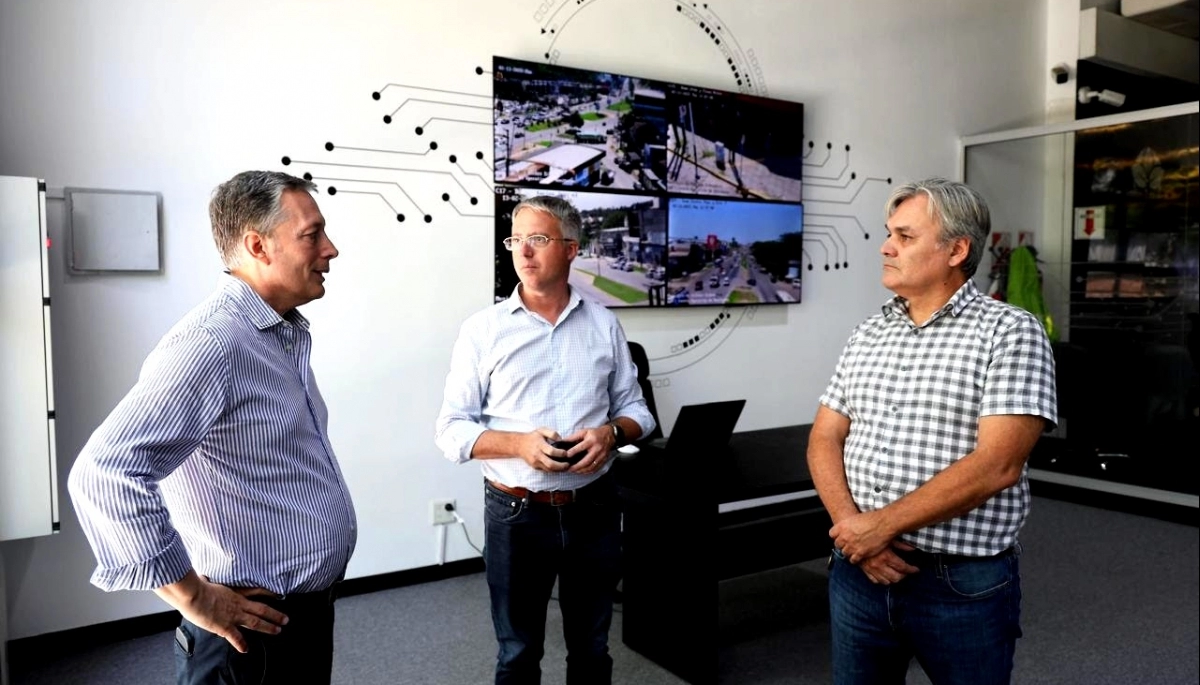 Compromiso local: Gray supervisó las obras de refacción del COM de Esteban Echeverría