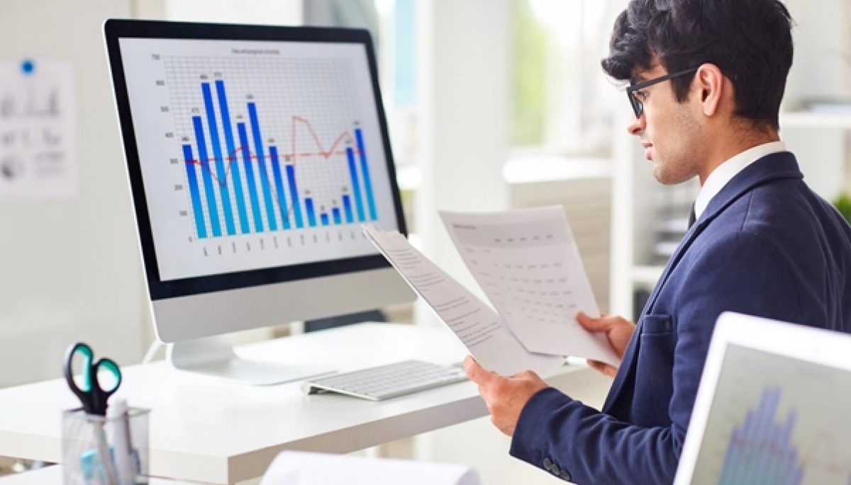 Cómo empezar una carrera como analista de inteligencia de negocios en 2025