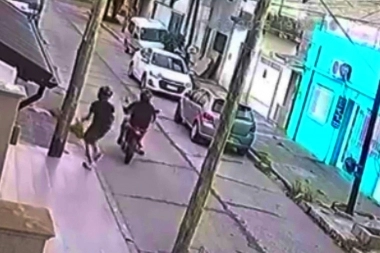 Inseguridad en Tres de Febrero: motoquero quedó a pie en la puerta de su casa en Caseros