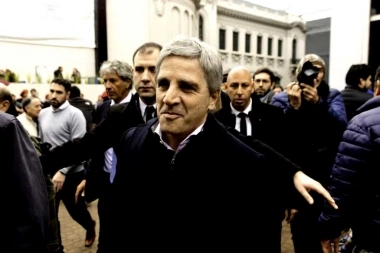 Caputo insistió con la quita de las tasas municipales y los intendentes peronistas no se la dejaron pasar