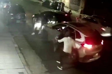 CABA en modo Conurbano: le cruzaron un auto y marcha atrás escapó de cuatro ladrones fuertemente armados