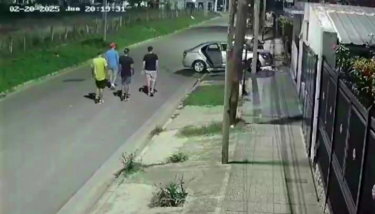 En Morón la limpieza sale cara: lavaba el auto y se lo robaron en la puerta de la casa