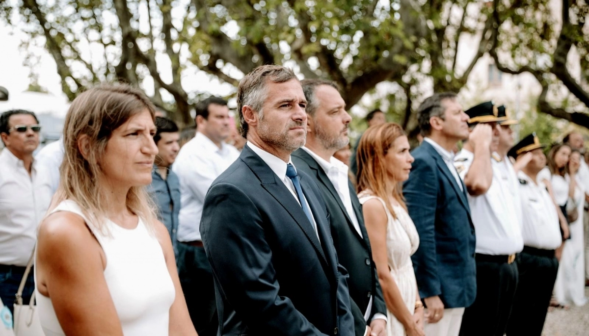 El intendente Achával encabezó el desfile tradicional por el 205º aniversario de del Tratado del Pilar