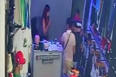 Descontrol en Berazategui: falsos clientes desvalijaron un comercio de ropa a las 5 de la tarde