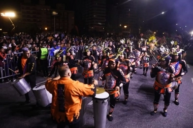 Cargado de murgas y comparsas: la Fiesta de Carnaval llega a Punta Mogotes