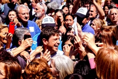 Apertura de Sesiones 2025: el frente político de Kicillof debutó en la calle para respaldarlo