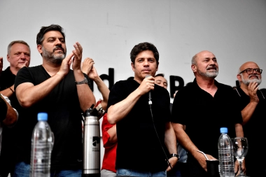 En medio de otra interna peronista, Kicillof aplaudió la arenga de Secco que lo postuló candidato presidencial 2027