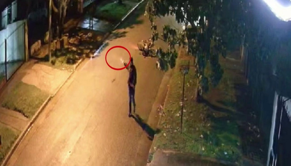 Conurbano descontrolado: motochorro se defendió a balazos del ataque de vecinos en Moreno