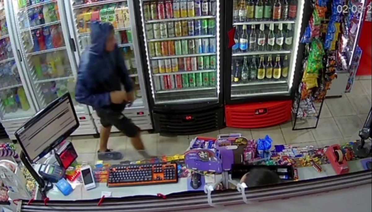 Conurbano descontrolado: en 40 segundos saqueó un kiosco en Tres de Febrero