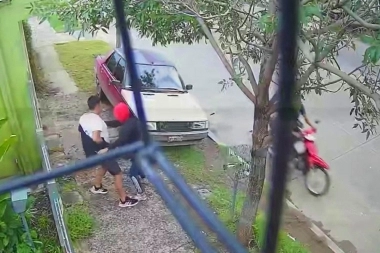 Conurbano descontrolado: ciclista fue despojado del vehículo y la ropa en tiempo récord