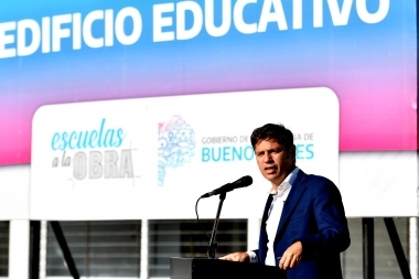 Kicillof inició el ciclo lectivo en Castelli, habló de Bahía Blanca y destacó la obra pública