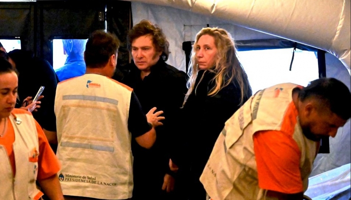 Con críticas a Kicillof, Milei anunció la creación de un fondo de $200 mil millones para Bahía Blanca