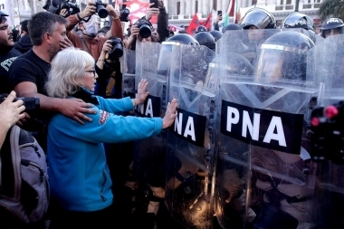 Libertarios dialoguistas condenaron a Milei por la represión a los jubilados: “Estos no son los 70”