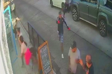 Conurbano descontrolado: robaron una 4x4 a mano armada y en la puerta de un club lleno de chicos