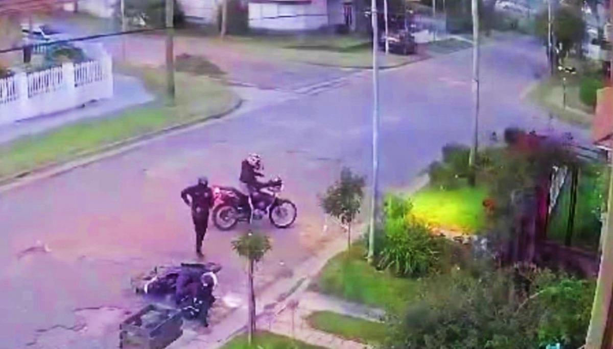 Inseguridad en Mar del Plata: motochorros cercaron a motoquera y la hicieron caer para robarle