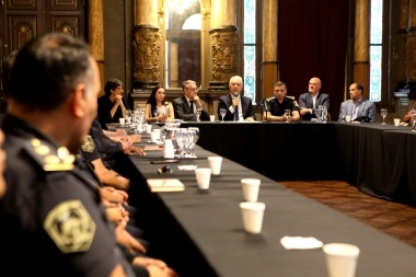 La Plata: reunión con autoridades policiales para coordinar operativos, allanamientos y controles junto a la Provincia