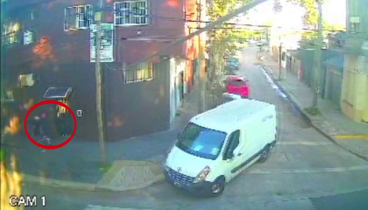 Conurbano descontrolado: robaron la camioneta de una droguería y secuestraron al conductor