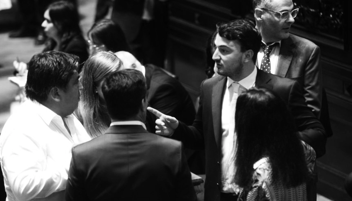 Tensión extrema, confusión, reacciones y la interna abierta del peronismo en la Legislatura, tras la fallida sesión por las PASO