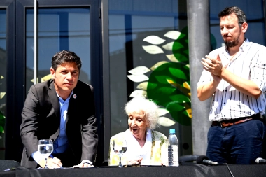 Kicillof inauguró obras en un excentro clandestino de detención y se diferenció de la “deserción” de Milei