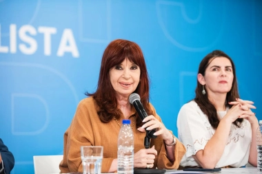 En medio de la interna peronista, Cristina vuelve a mostrarse en público en un acto en la UBA