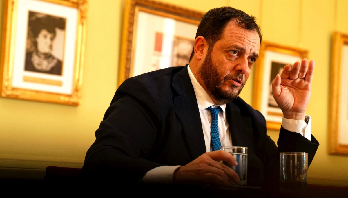 El jefe de asesores de Milei dijo que "el único problema de Argentina es que está lleno de argentinos"