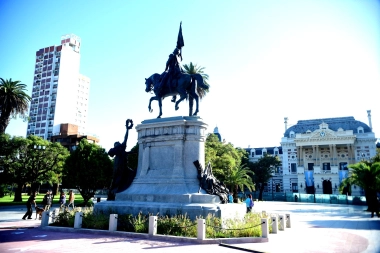 Kicillof y Alak inauguraron las obras de reconstrucción de la Plaza San Martín de La Plata