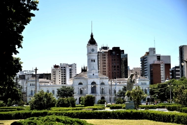 Aumento del 56% del salario mínimo municipal en La Plata y nuevo escalafón