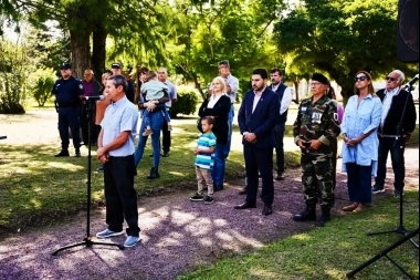 25 de Mayo: Egüen encabezó el acto por el 118º aniversario de Valdés