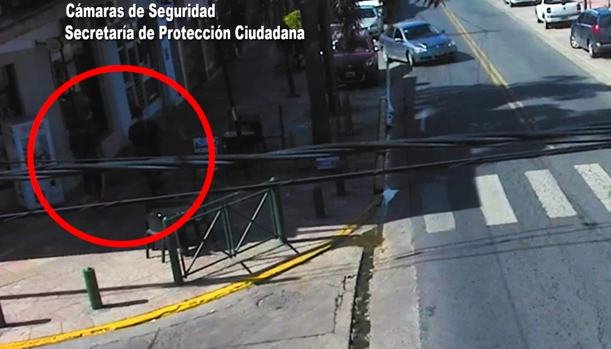 Intentaron robar una casa de deportes y los detuvieron cuando escapaban en colectivo