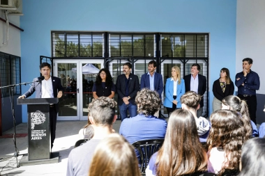 Kicillof inauguró una nueva Escuela Técnica en Punta Indio y acordó poner en valor un Parque Deportivo
