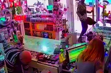 Inseguridad en Tres de Febrero: simuló ser un cliente y con un cómplice desvalijó una perfumería