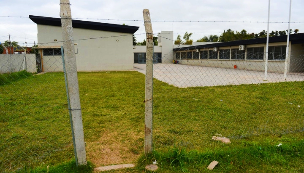 Un chico que no quiso convidar golosinas fue golpeado de manera salvaje por tres adolescentes