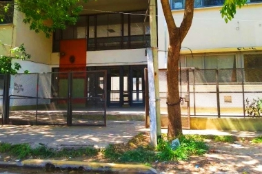 Conmoción en un colegio de Florencio Varela: aprehendieron a estudiante que portaba un arma de guerra