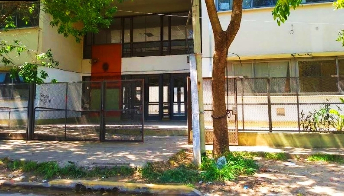 Conmoción en un colegio de Florencio Varela: aprehendieron a estudiante que portaba un arma de guerra
