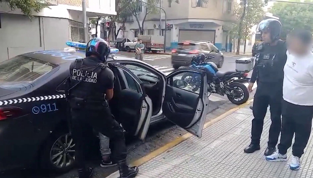 Motochorros en CABA: detuvieron a dos peruanos que robaron a una mujer en Palermo