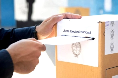 El gobierno de Kicillof comenzó a diagramar el costo de Contratación Directa para bancar las elecciones desdobladas