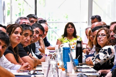 Estatales presionan a Kicillof para que le ponga una fecha a la próxima convocatoria paritaria