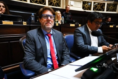 Garciarena chicaneó a Kicillof por su lema “Derecho al Futuro”: “Lo eligieron para gobernar hoy”
