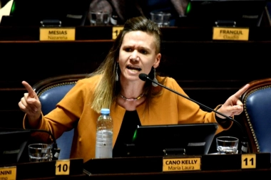 Diputada de Izquierda lanzó reclamos a Kicillof en el recinto y le respondieron: “Incumplís los acuerdos”