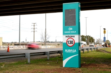 Mirá donde están los nuevos tótems de control de velocidad en la Autopista Buenos Aires-La Plata