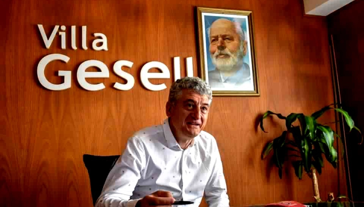 Intendente de Villa Gesell declaró la emergencia, congeló el salario de funcionarios y apuntó a Milei