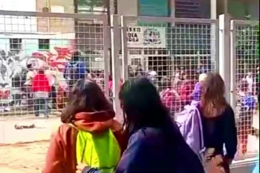 Alumnos violentos en Varela: la pelea de dos adolescentes desató una batalla campal