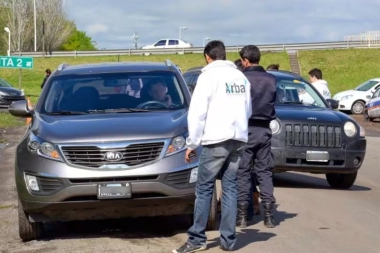 El Gobierno de Kicillof baja la patente automotor: tres de cada cuatro bonaerenses pagarán menos