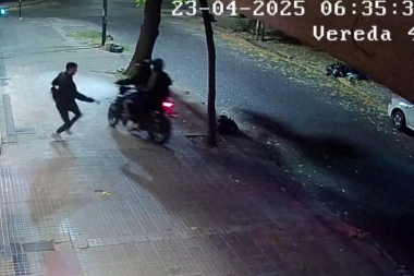 Inseguridad en La Plata: un corte, una quebrada y dejó pagando a los motochorros