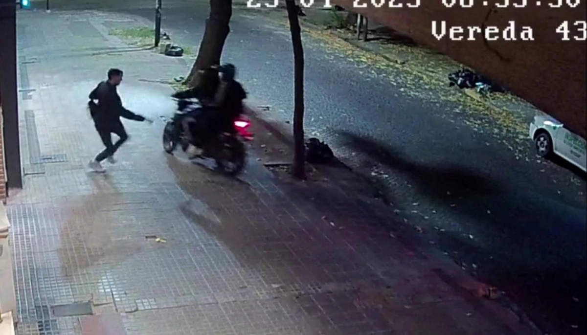 Inseguridad en La Plata: un corte, una quebrada y dejó pagando a los motochorros